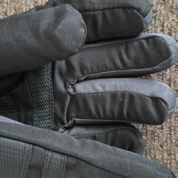 WINTERPROOF BRAND BOYS BLACK & GRAY GLOVES SIZE MEDIUM / LARGE - Picture 8 of 12